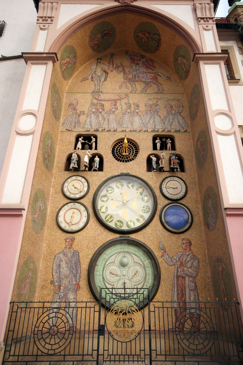 Illustration for article titled The Melancholy, Crumbling Remains Of Great Socialist Murals
